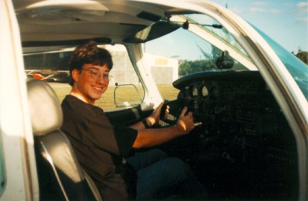 Eu no comando do Corisco PT-NVJ no aeroclube de Vila Velha em 1996. Foto: cmte Paulo Soares.